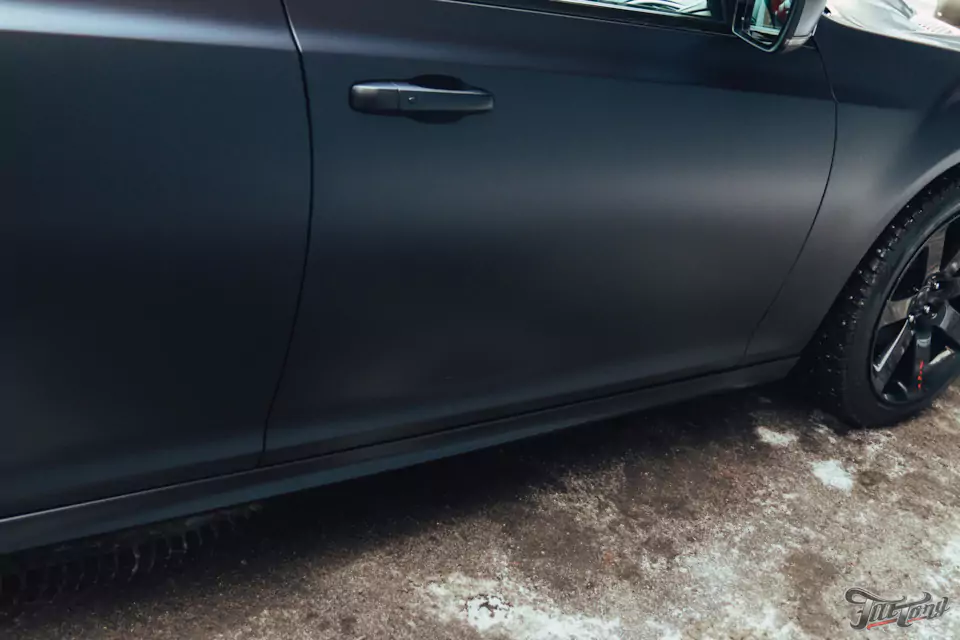 Обновленный Chrysler 300C! Кузовной ремонт и полный окрас кузова, оклейка матовым полиуретаном, комплексная шумоизоляция и сабвуферное звено, плановое ТО